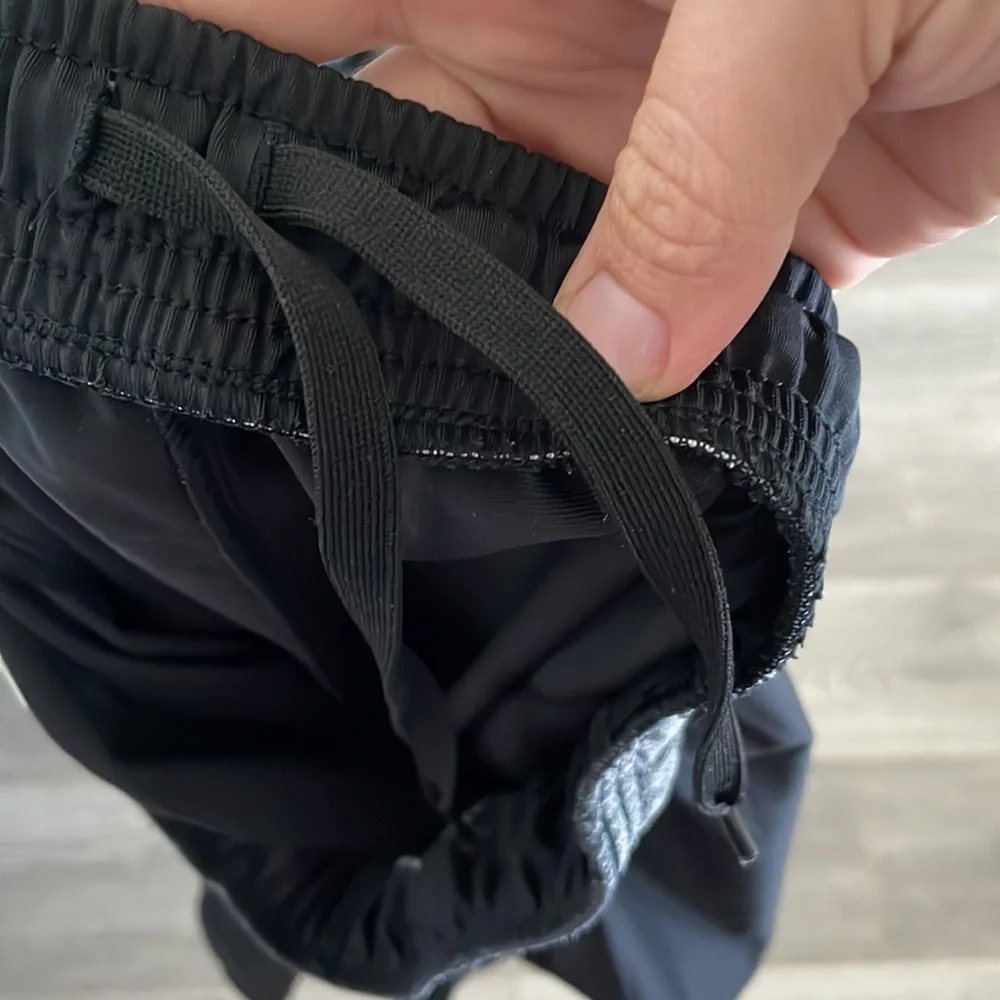 Under Armour Heat Gear Black Athletic Shorts Sz S EUC